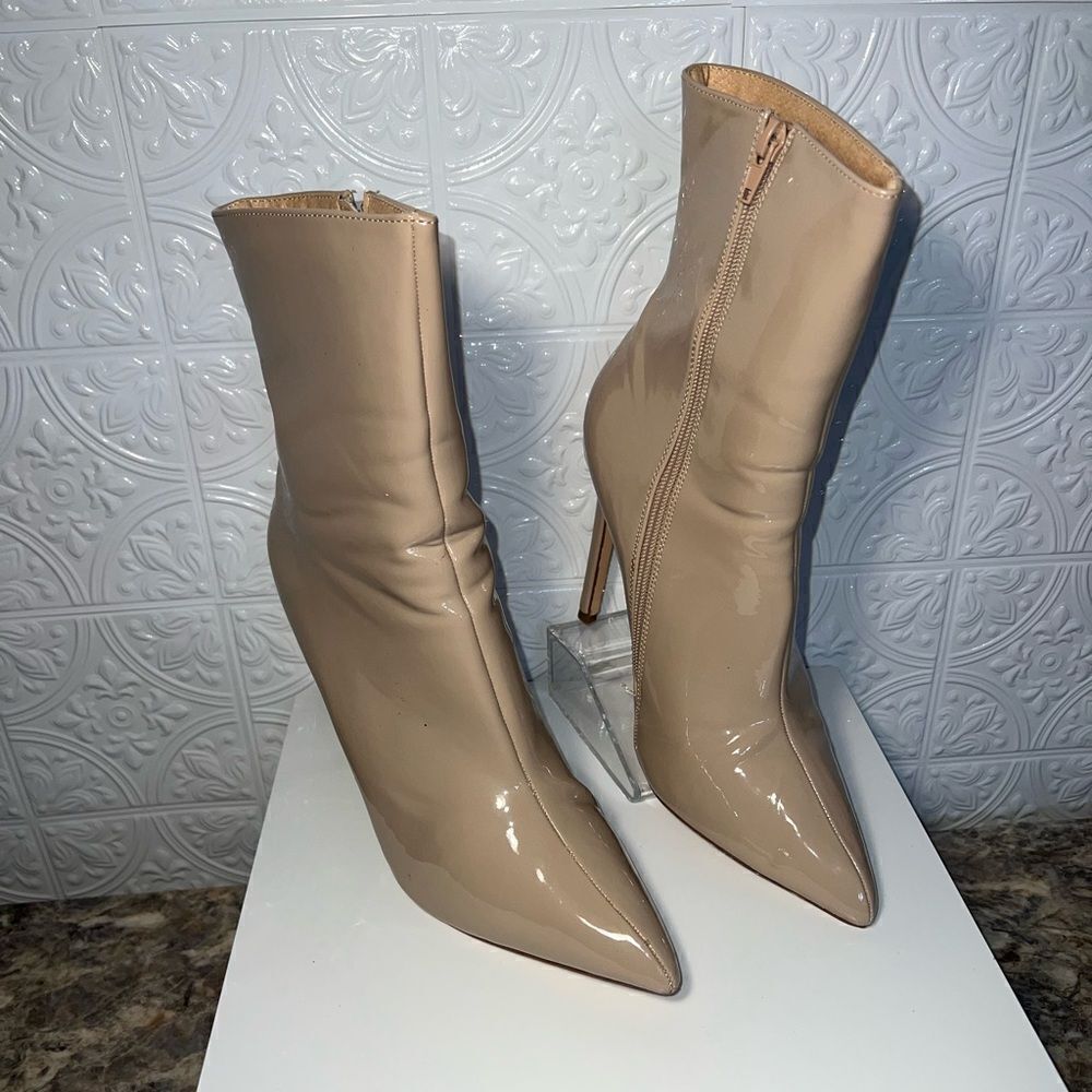 Olivia Ferguson Leah Boots
